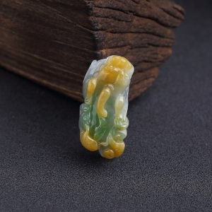 糯种俏色翡翠貔貅吊坠