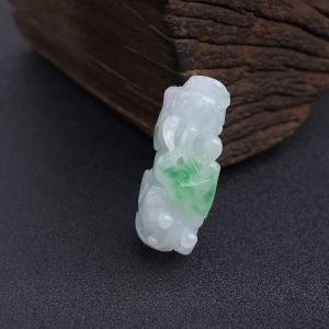 糯种飘翠翡翠貔貅吊坠