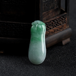 糯种飘翠翡翠福瓜吊坠