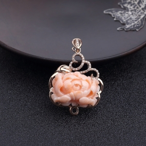 18K金镶钻深水粉色珊瑚牡丹花吊坠
