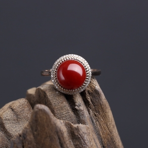 18K金镶钻阿卡深红珊瑚戒指