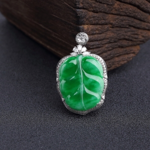 18K金镶钻糯冰种翠色翡翠叶子吊坠