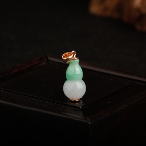 18K金镶糯种翡翠福禄吊坠