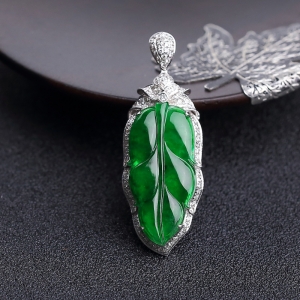 18K金镶钻冰种翠色翡翠叶子吊坠