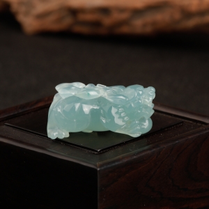 糯冰种翡翠貔貅吊坠