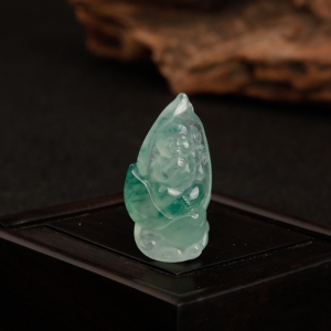 糯冰种飘花翡翠童趣吊坠