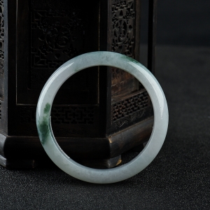 豆种飘花翡翠手镯