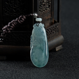 糯冰种飘花翡翠福瓜吊坠
