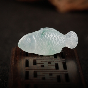 糯冰种飘花翡翠年年有鱼吊坠