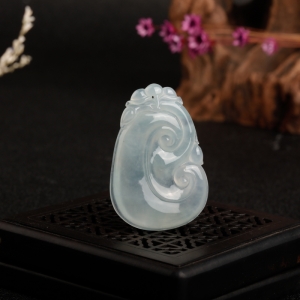 糯冰种翡翠如意吊坠