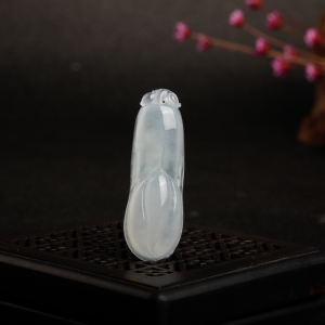 糯冰种翡翠玉兰花吊坠