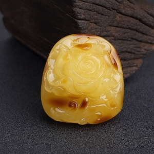 俏色蜜蜡牡丹花吊坠