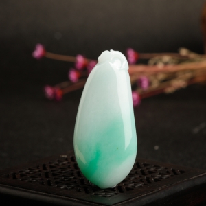 糯种飘翠翡翠福瓜吊坠