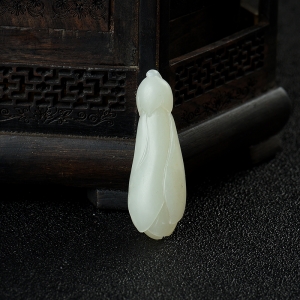 新疆和田白玉籽料百合吊坠