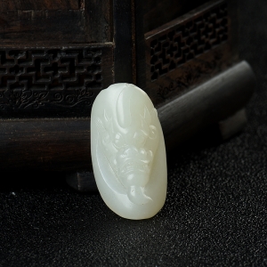 新疆和田白玉籽料瑞兽吊坠