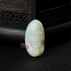 新疆和田白玉籽料瑞兽吊坠