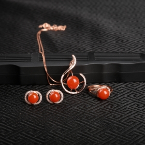 银镶樱桃红南红戒指耳钉吊坠三件套