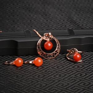 银镶樱桃红南红戒指耳钉吊坠三件套