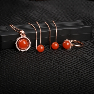 银镶樱桃红南红戒指耳钉吊坠三件套