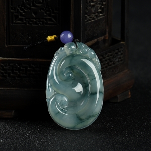 糯冰种飘花翡翠如意吊坠