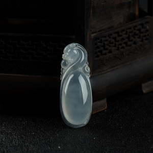 糯冰种浅绿翡翠福寿如意吊坠