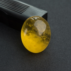 鸡油黄金绞蜜蛋面吊坠