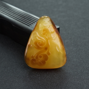 俏色蜜蜡幸福如意吊坠