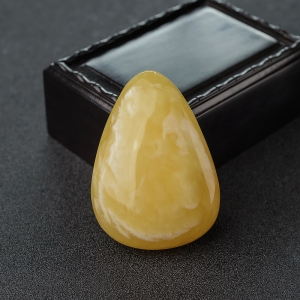 白花蜜蜡随形吊坠