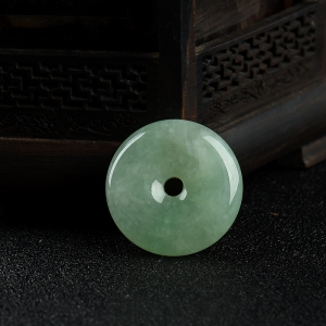 糯种浅绿翡翠平安扣吊坠