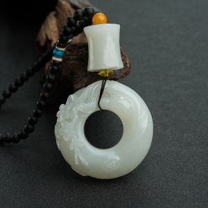 山料和田白玉梅花手把件