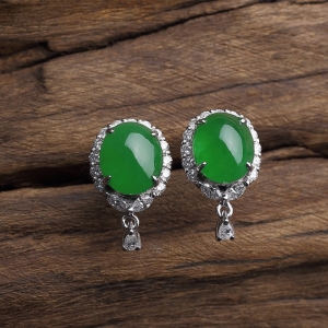 18K金镶钻糯种翠绿翡翠耳钉