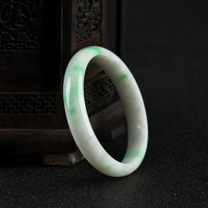 56mm豆种飘翠翡翠手镯