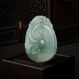 糯冰种飘花翡翠如意吊坠