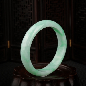 57mm豆种飘翠翡翠手镯