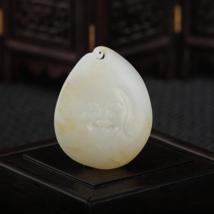 籽料俏色和田玉长眉罗汉吊坠