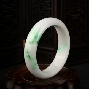 56mm豆种飘翠翡翠手镯