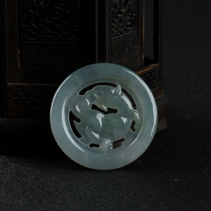 糯冰种灰绿翡翠麒麟吊坠