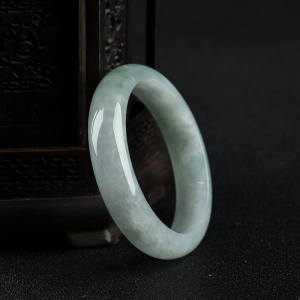 58.5mm豆种灰绿翡翠手镯