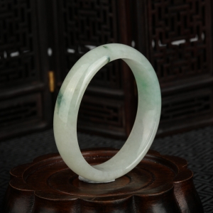 50.5mm豆种飘花翡翠贵妃镯