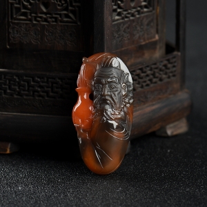 俏色南红钟馗吊坠