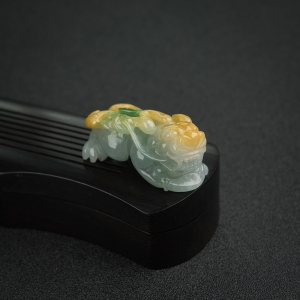 糯种俏色翡翠貔貅吊坠