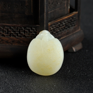 籽料和田青白玉龙龟吊坠