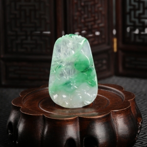 糯冰种飘翠翡翠一品清廉吊坠