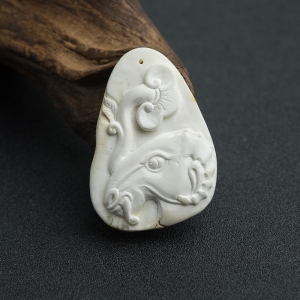 带皮瓷白白蜜洋洋得意吊坠