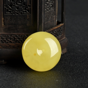 鸡油黄蜜蜡平安扣吊坠