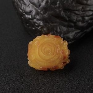 俏色蜜蜡牡丹花吊坠