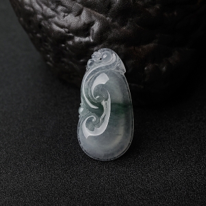 糯冰种飘花翡翠如意吊坠