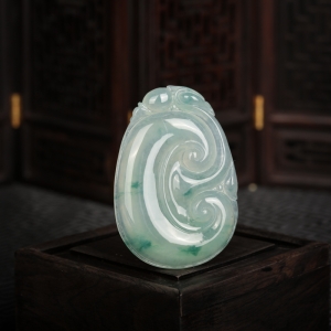 糯冰种飘花翡翠如意吊坠