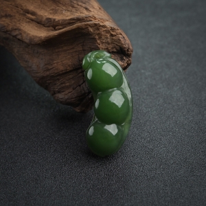 山料和田碧玉福豆吊坠