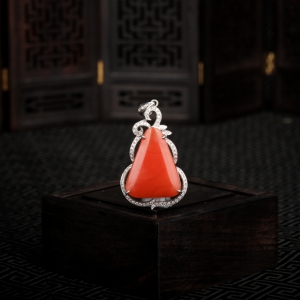 银镶樱桃红南红吊坠